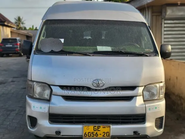 Toyota HiAce 2012 Silver · Photo 1