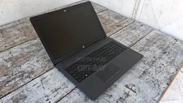 Laptop HP 255 8GB AMD A8 HDD+SSD 128GB · Photo 1
