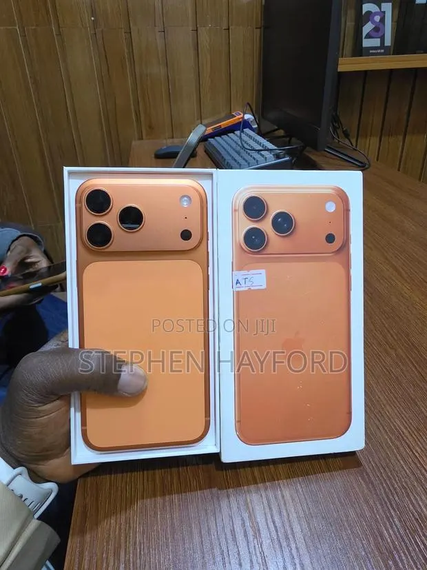Apple iPhone 17 Pro Max 512 GB Orange · Photo 1