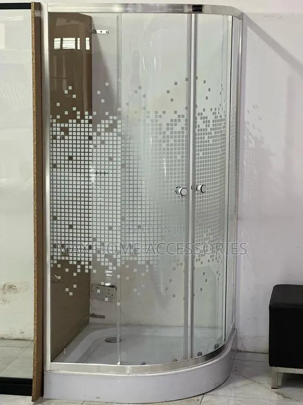 Corner Shower Tray · Photo 1