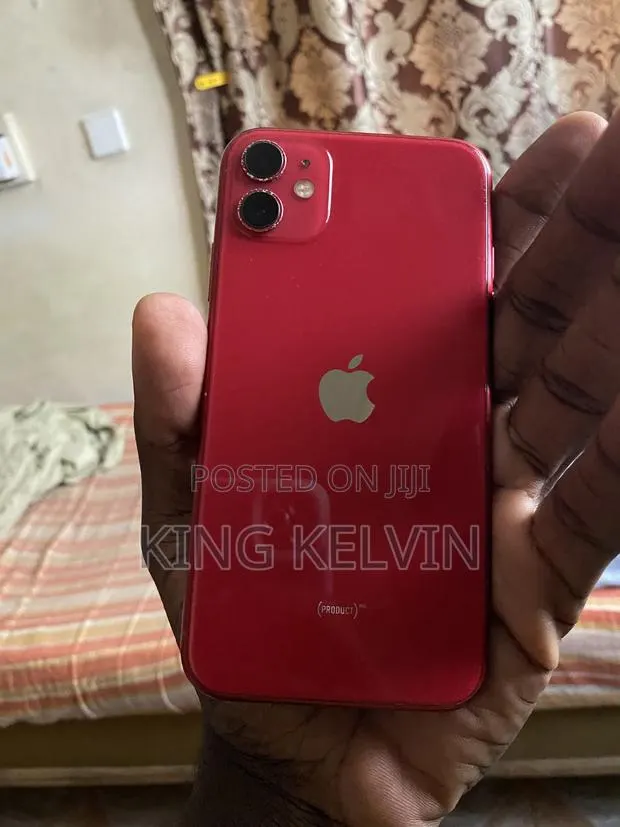 Apple iPhone 11 128 GB Red · Photo 1