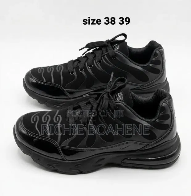 Boy Sneakers Size 38 39 · Photo 1