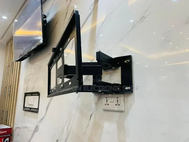 Adjustable Tv Mount Black 32-80inch · Photo 1