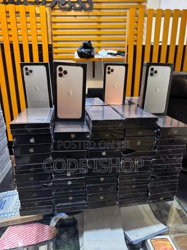 Apple iPhone 11 Pro Max 256 GB Gold · Photo 1