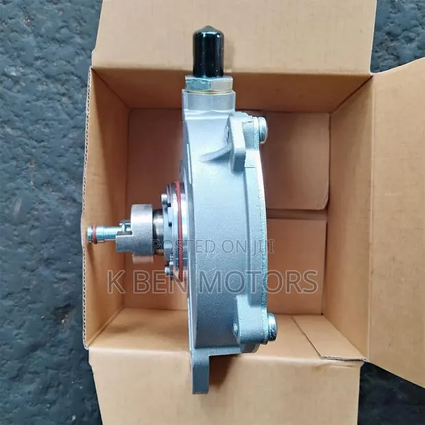 Toyota Hilux 2GD Vacuum Pump or Break Adjuster · Photo 1