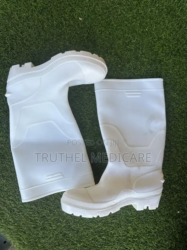 Wellington Theatre Boots - Long(White) · Photo 1