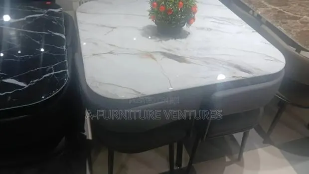 Four People Dining Table · Photo 1