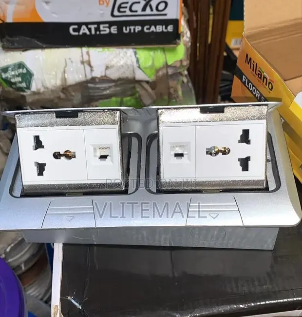 Milano Floor Socket With Data · Photo 1