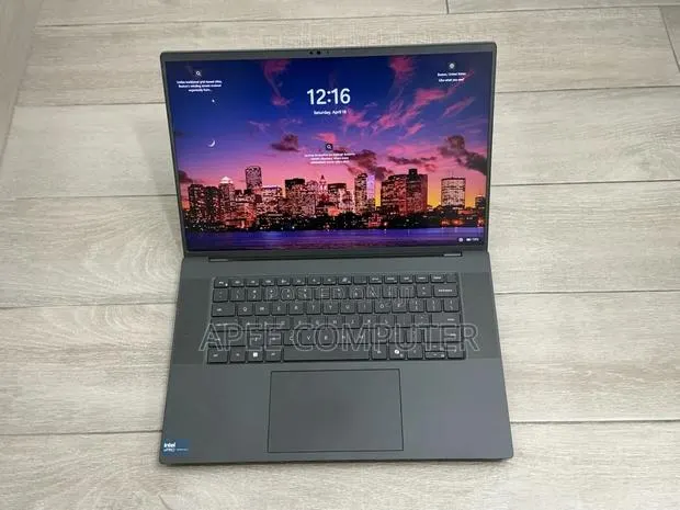 Laptop Dell Precision 5680 64GB Intel Core i9 SSD 2T · Photo 1