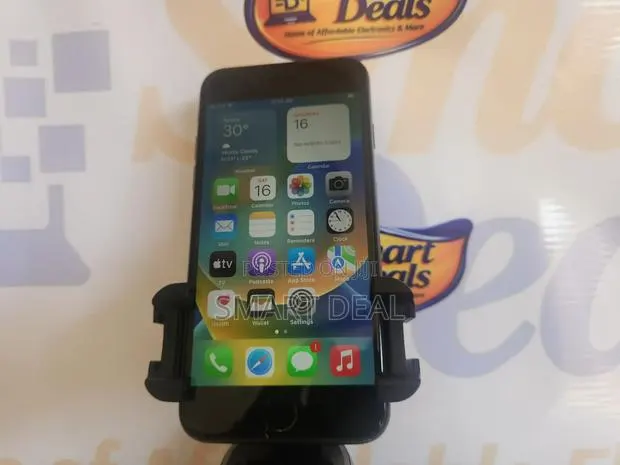 Apple iPhone 8 64 GB Black · Photo 1