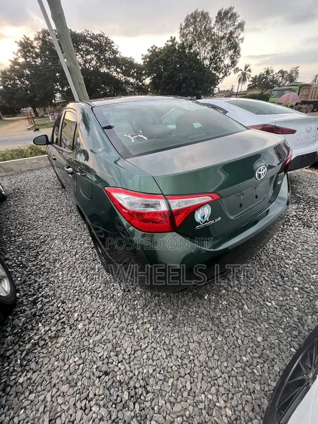 Toyota Corolla 2014 Green · Photo 1