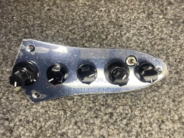 Bass Guitar Pre Amp · Photo 1