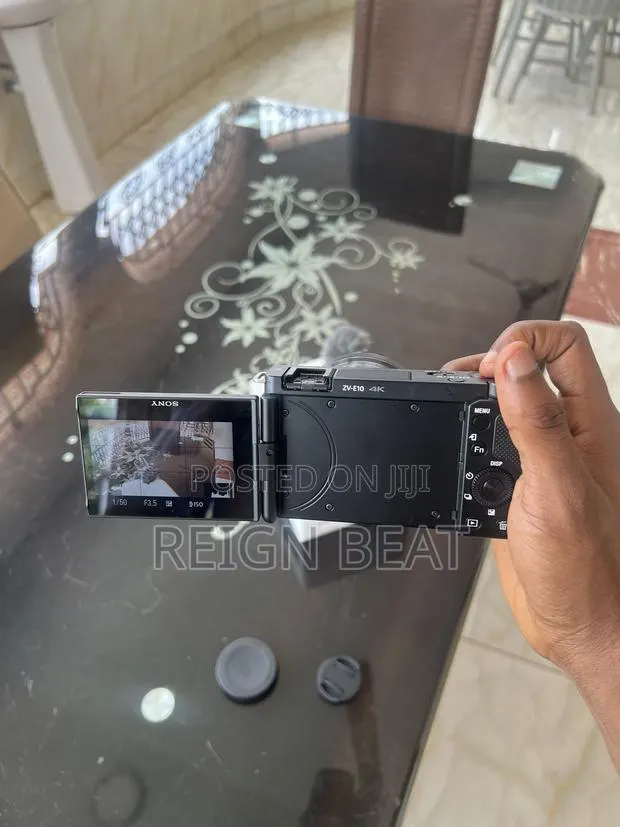 Sony ZV-E10L Mirrorless Vlog Camera With 16-50mm Lens · Photo 1