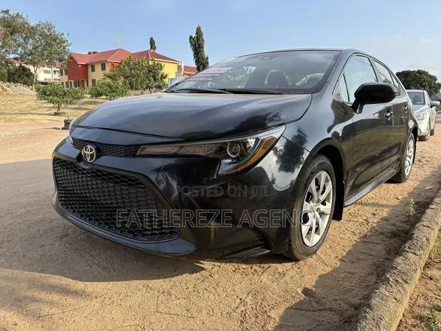 Toyota Corolla LE 2021 Black · Photo 1