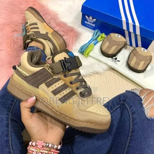Original Adidas Bad Bunny Brown · Photo 1