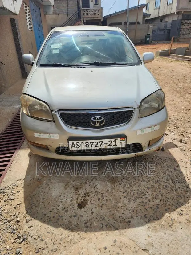 Toyota Vios 2010 Silver · Photo 1