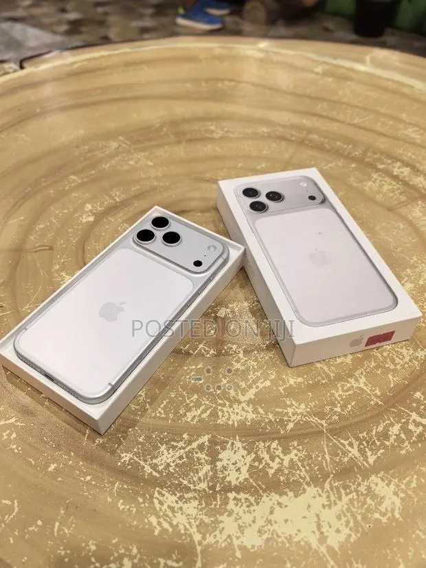 Apple iPhone 17 Pro Max 512 GB Silver · Photo 1