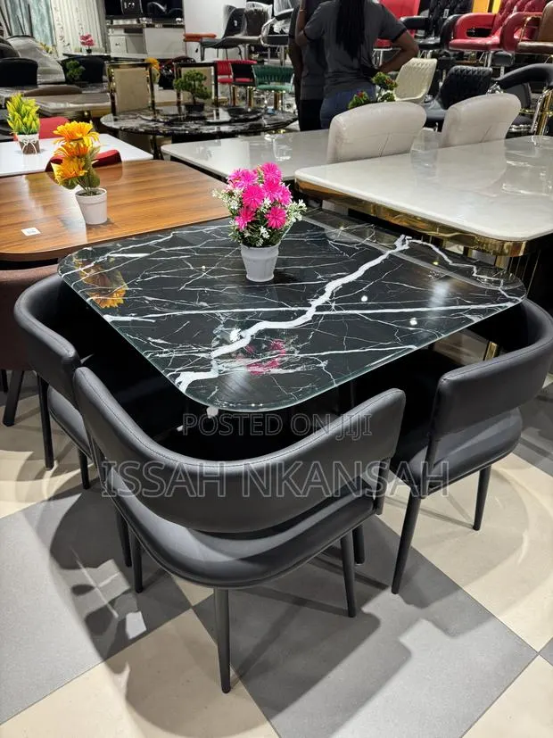 Glass Dining Table · Photo 1