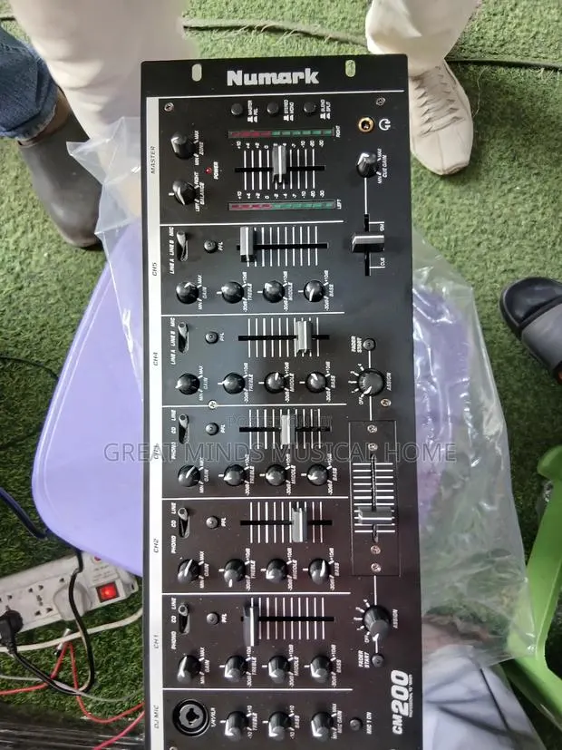 Numark Cm200 Dj Mixer · Photo 1