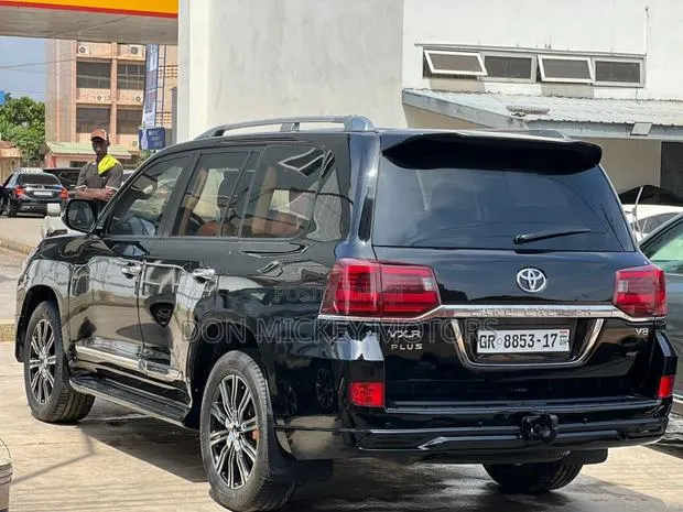 Toyota Land Cruiser 5.7 V8 VXR 2017 Black · Photo 1