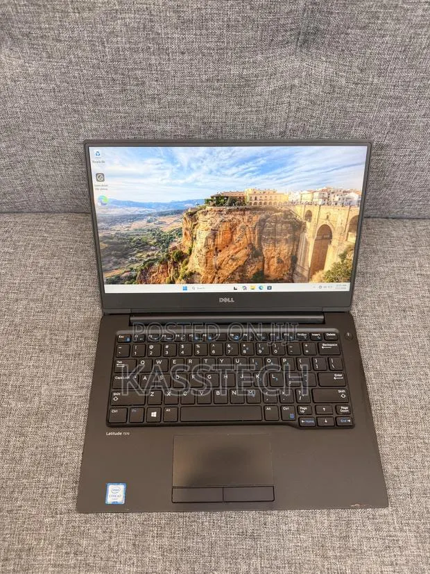 Laptop Dell Latitude 13 7370 8GB Intel Core M SSD 256GB · Photo 1