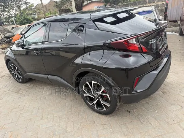 Toyota C-HR XLE 2021 Black · Photo 1