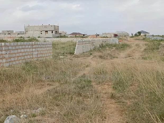 Land With Endless Possibilities - State House · Photo 1