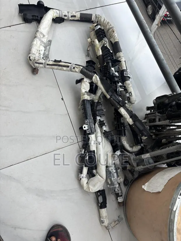 Mercedes Benz Curtains and Ceiling Airbag Gle,C300,Gla,Glc,E300 · Photo 1