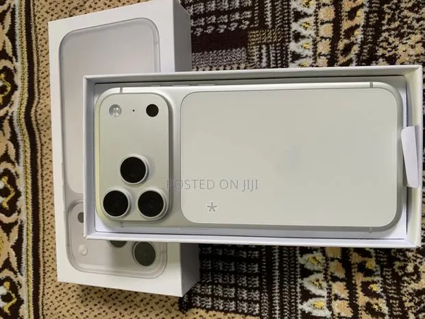 New Apple iPhone 17 Pro Max 512 GB Silver · Photo 1
