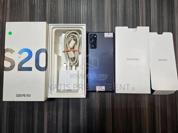Samsung Galaxy S20 FE 2022 128 GB Black · Photo 1
