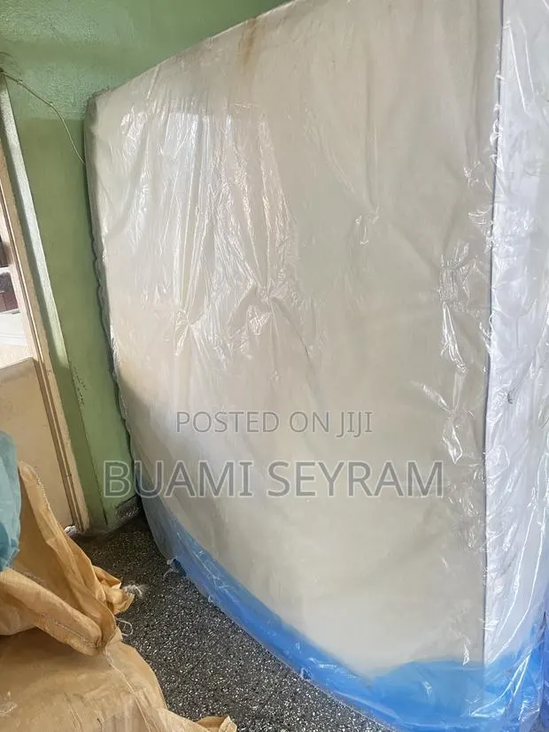 12 Inches Foreign Used Neat Mattress · Photo 1