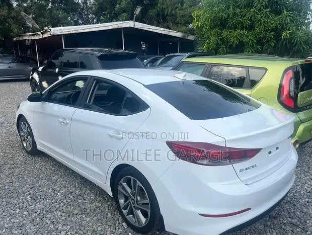 Hyundai Elantra 2017 White