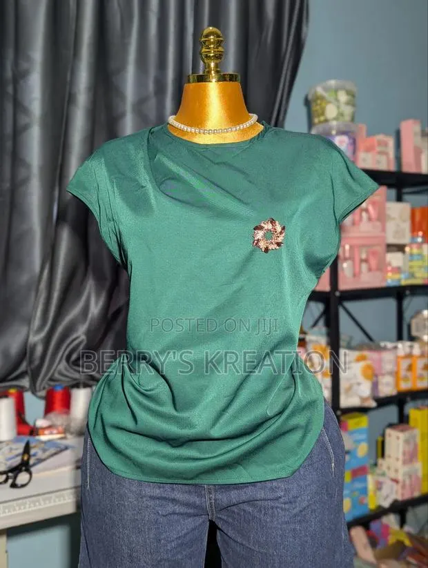 Ladies Tops · Photo 1