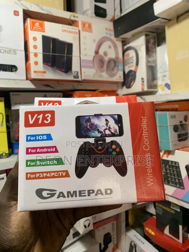 V13 Gamepad · Photo 1