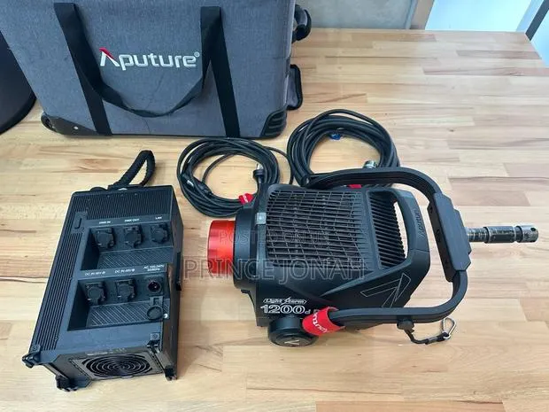 Rent/Hire Aputure Ls 1200d Pro Daylight Led Light Kit Accra Ghana · Photo 1