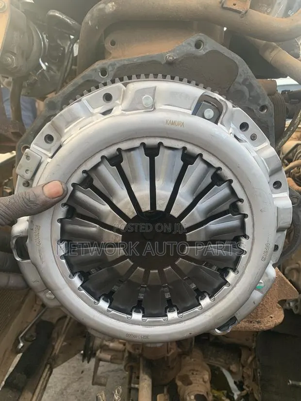 Pressure Plate and Disk for Nissan Hard Body(mp 300)and More · Photo 1