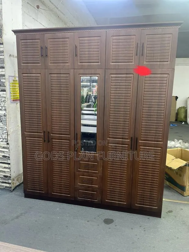 Wooden Wardrobe · Photo 1