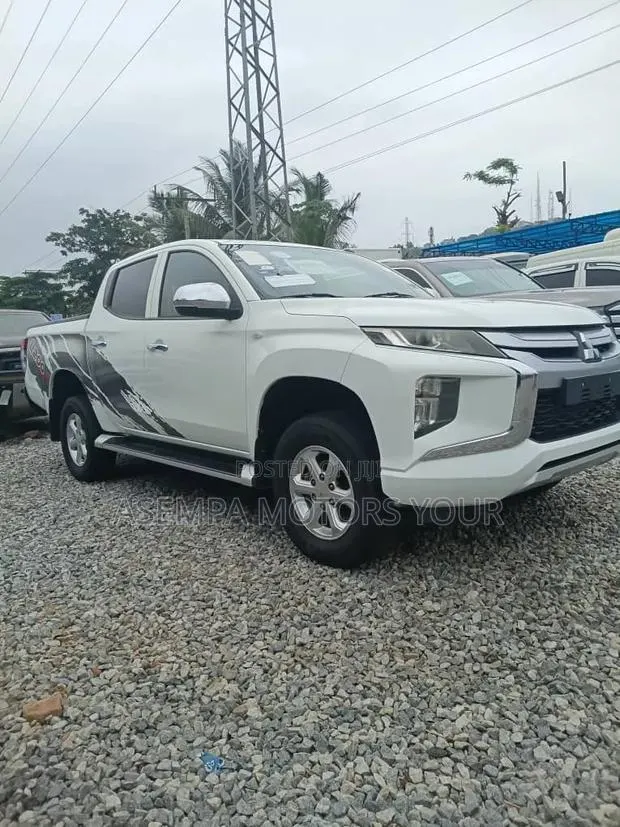 Mitsubishi L200 2020 White · Photo 1