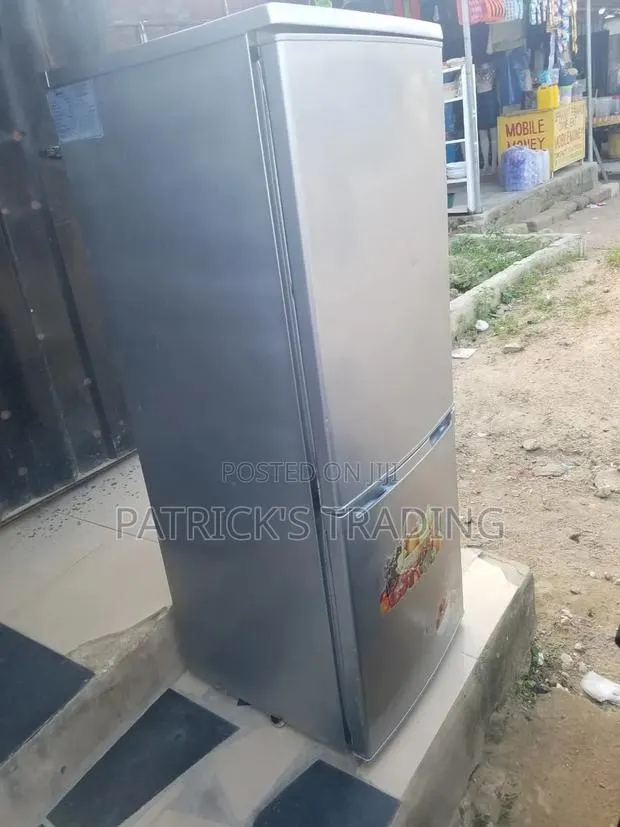 Midea Refrigerator · Photo 1