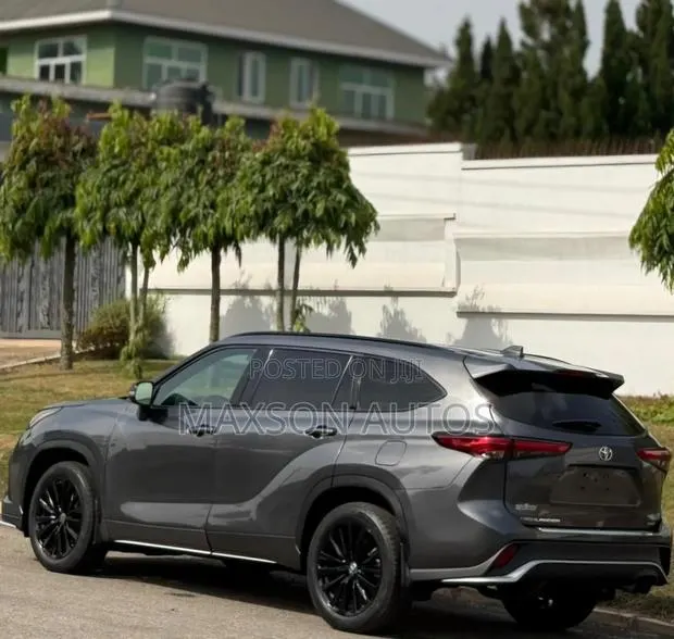 Toyota Highlander XSE AWD 2023 Gray · Photo 1
