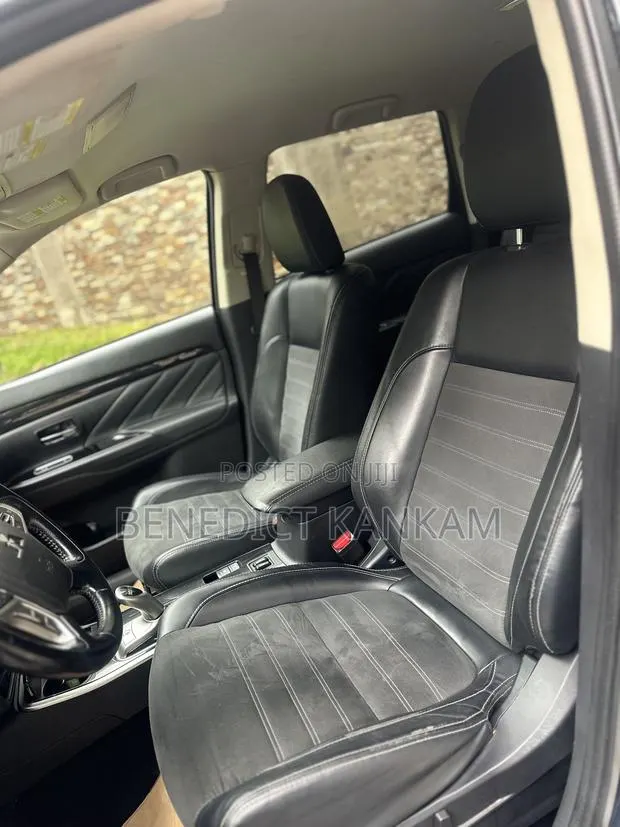 Mitsubishi Outlander 2.0 PHEV AWD 2018 Black · Photo 1