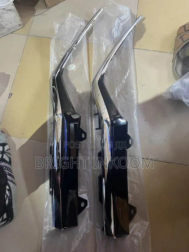 Honda CRV 2020 2021 Headlights Chrome · Photo 1