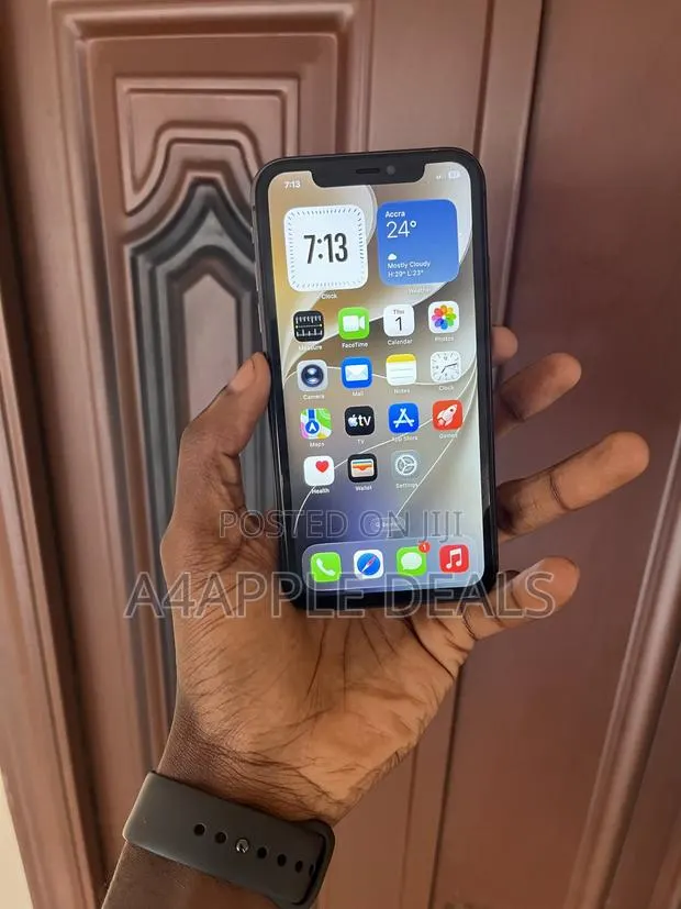 Apple iPhone 11 64 GB Blue · Photo 1