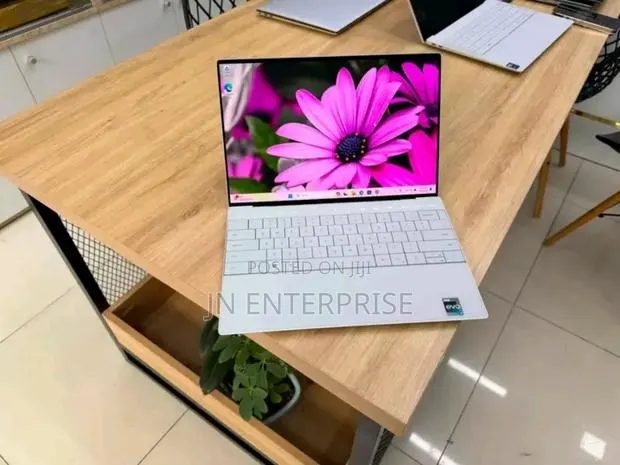 New Laptop Dell XPS 13 16GB Intel Core i7 SSD 512GB · Photo 1