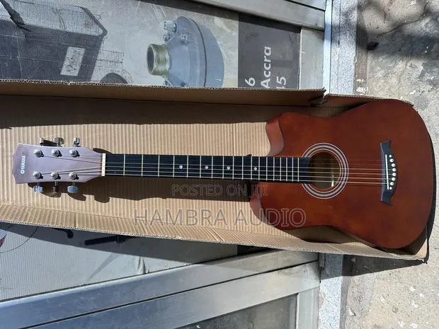 Yamaha Acoustic Guitar · Photo 1