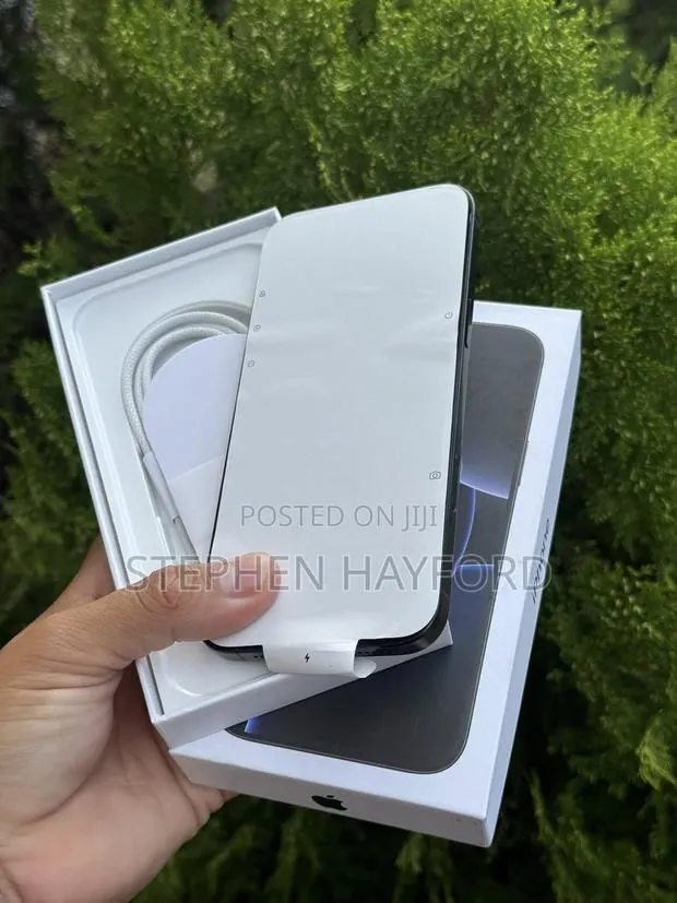 Apple iPhone 16 Pro Max 256 GB Black · Photo 1