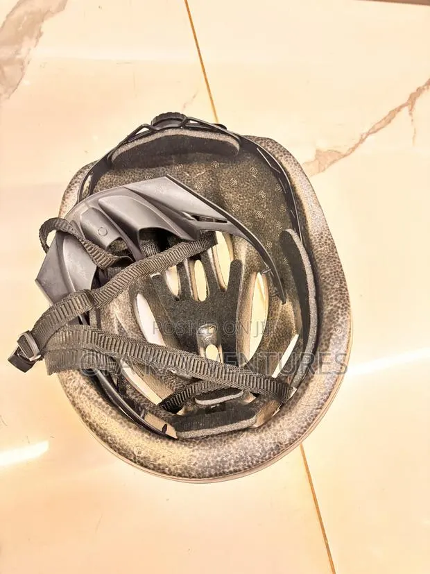 Cyclist Helmet · Photo 3