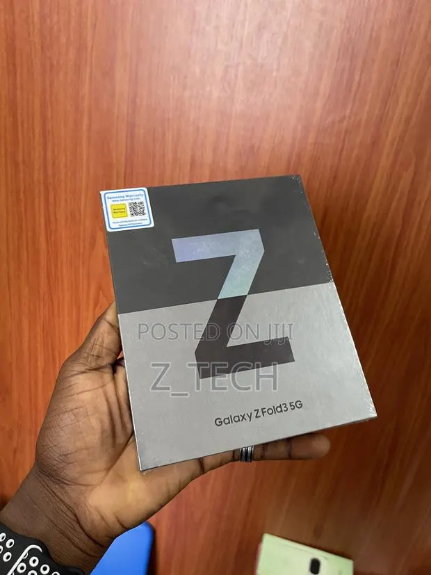 New Samsung Galaxy Z Fold 3 256 GB Black · Photo 1