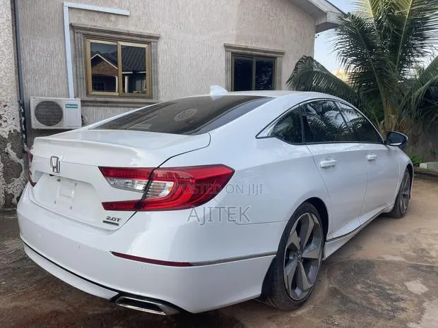 Honda Accord 2018 White · Photo 1
