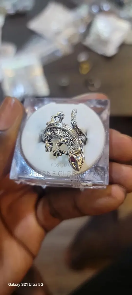 Three-Dimensional Gecko/Lizard Wrap Ring · Photo 1